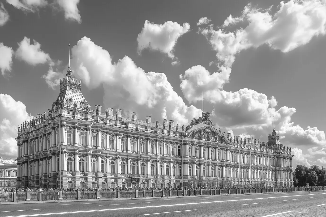 Monochrome Ansicht einer Welterbestätte, die zugleich Reiseziel ist.