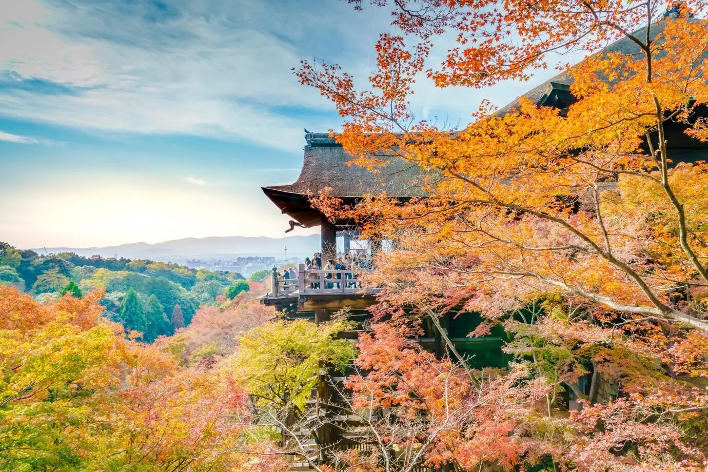 Schöne Architektur im Kiyomizu-dera-Tempel in Kyoto, Japan